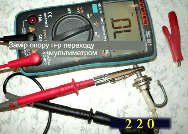 Перевірка тиристора мультиметром у режимі діода: закритий стан, великий опір