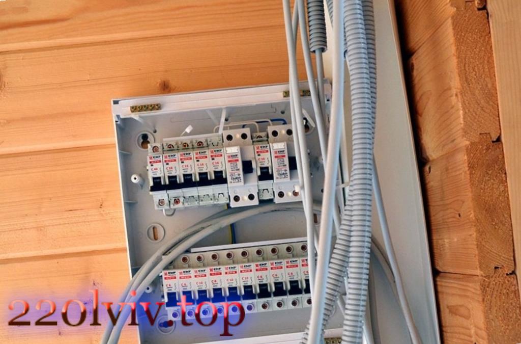 Що впливає на розцінки при проведенні електромонтажу в дерев'яному будинку?