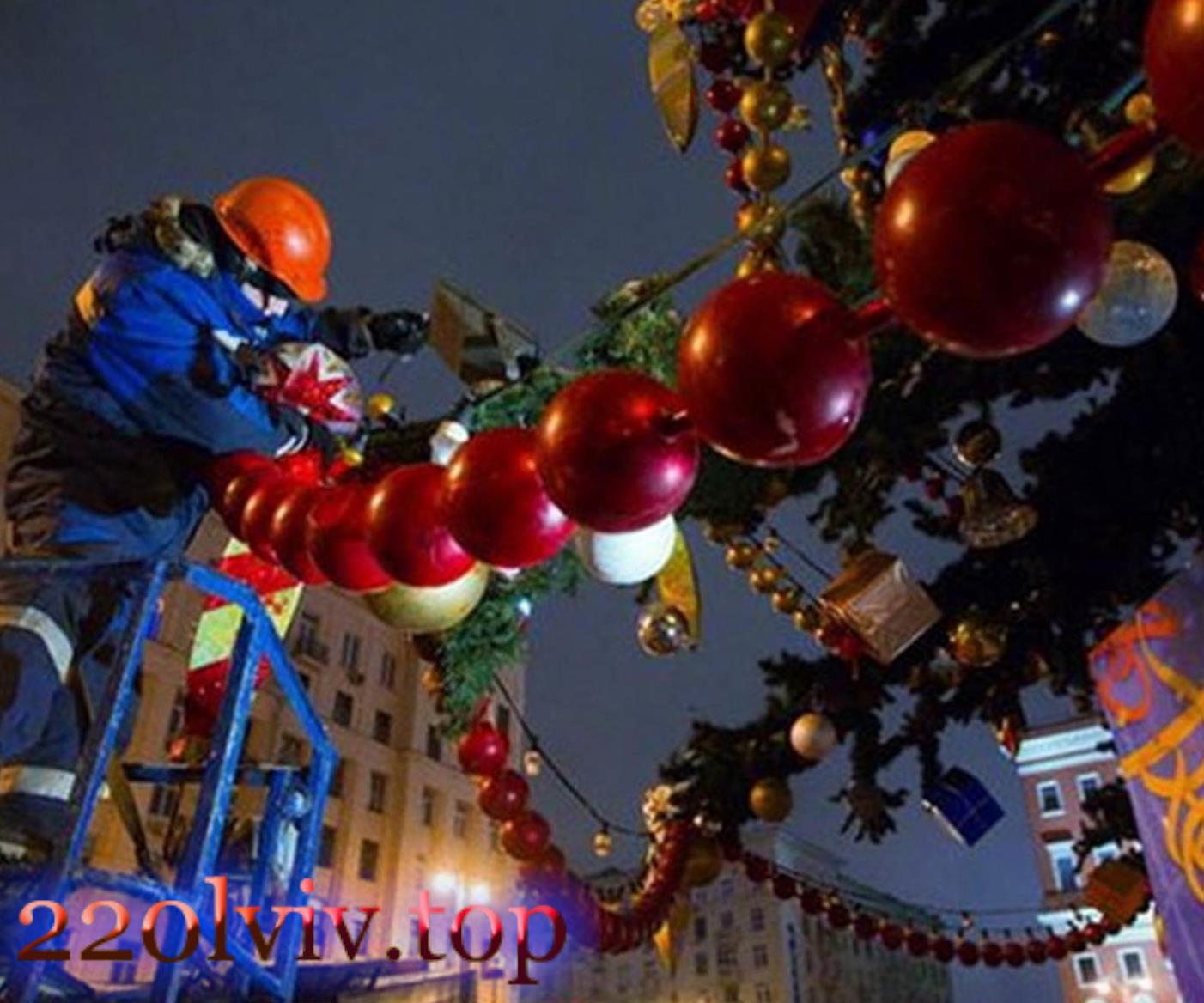 Прикраса фасадів будинків гірляндами