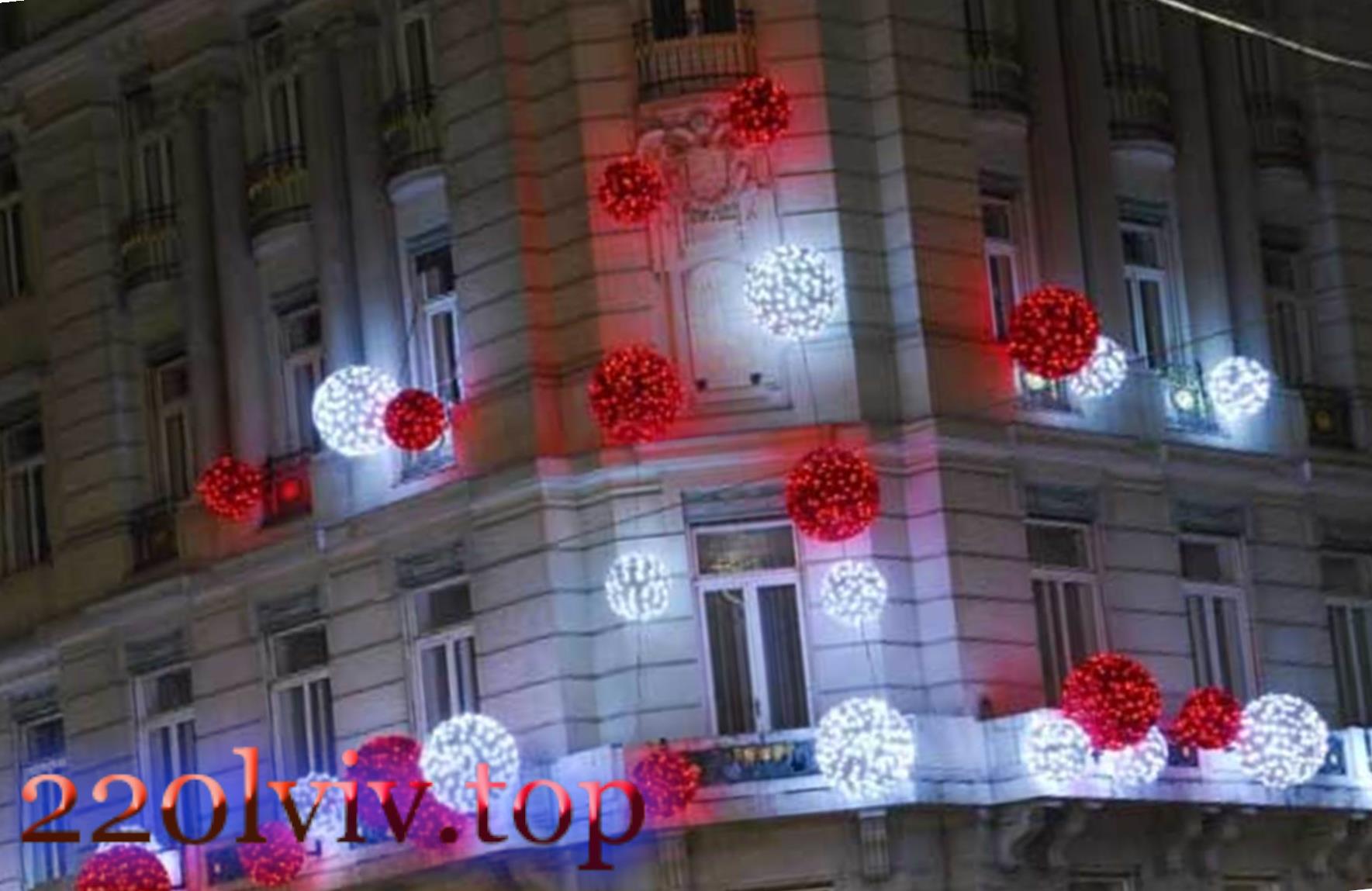 Прикраса фасадів будинків гірляндами