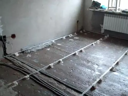 Монтаж електропроводки у стяжці підлоги